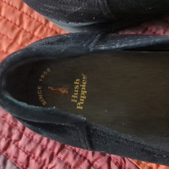 Vintage HUSH PUPPIES* black suede slip on with rubber tread and sole elastic gor - Picture 2 of 14